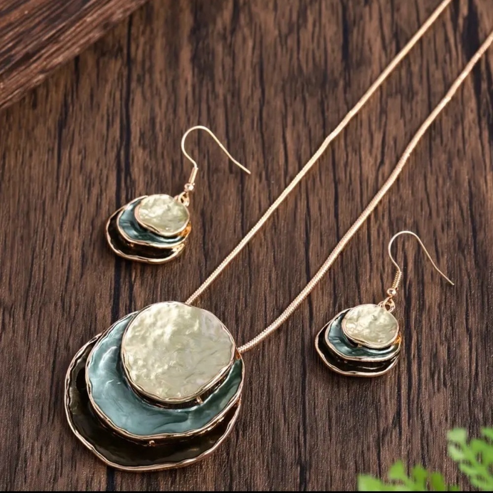 Bohemian Retro Design Earrings and Necklace Set